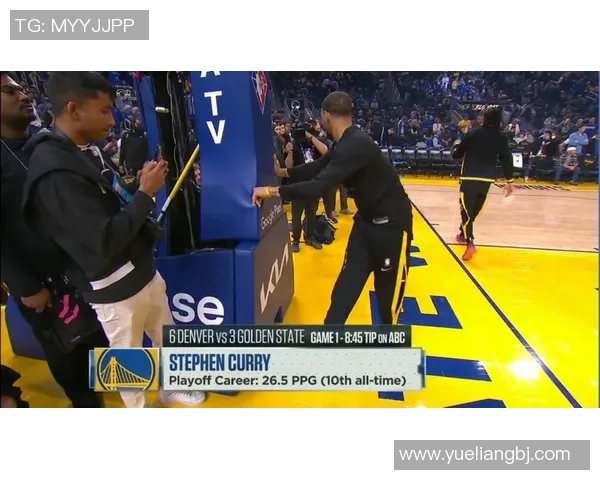 库里三分大赛决赛狂轰20球创历史纪录引发全场热烈欢呼 库里三分大赛决赛狂轰20球创历史纪录引发全场热烈欢呼